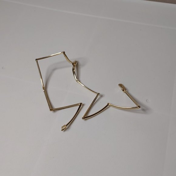 15.5 Inch Gold Tone Metal Segmented Necklace - Picture 8 of 10